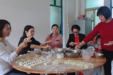 銳天歡聚一堂過冬至，其樂融融包餃子